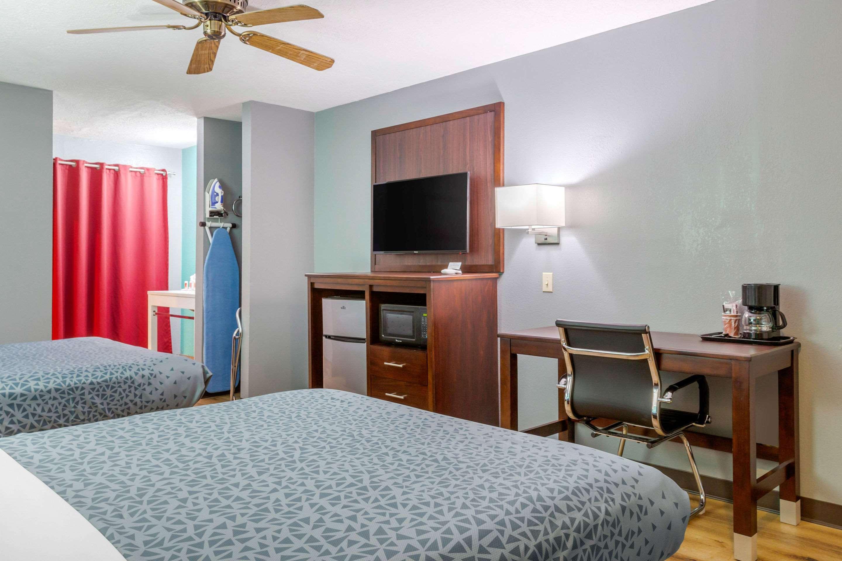 Econo Lodge West - Coors Blvd Albuquerque Exterior photo